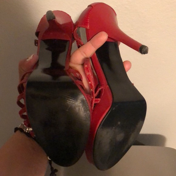 Red heels - Picture 3 of 3